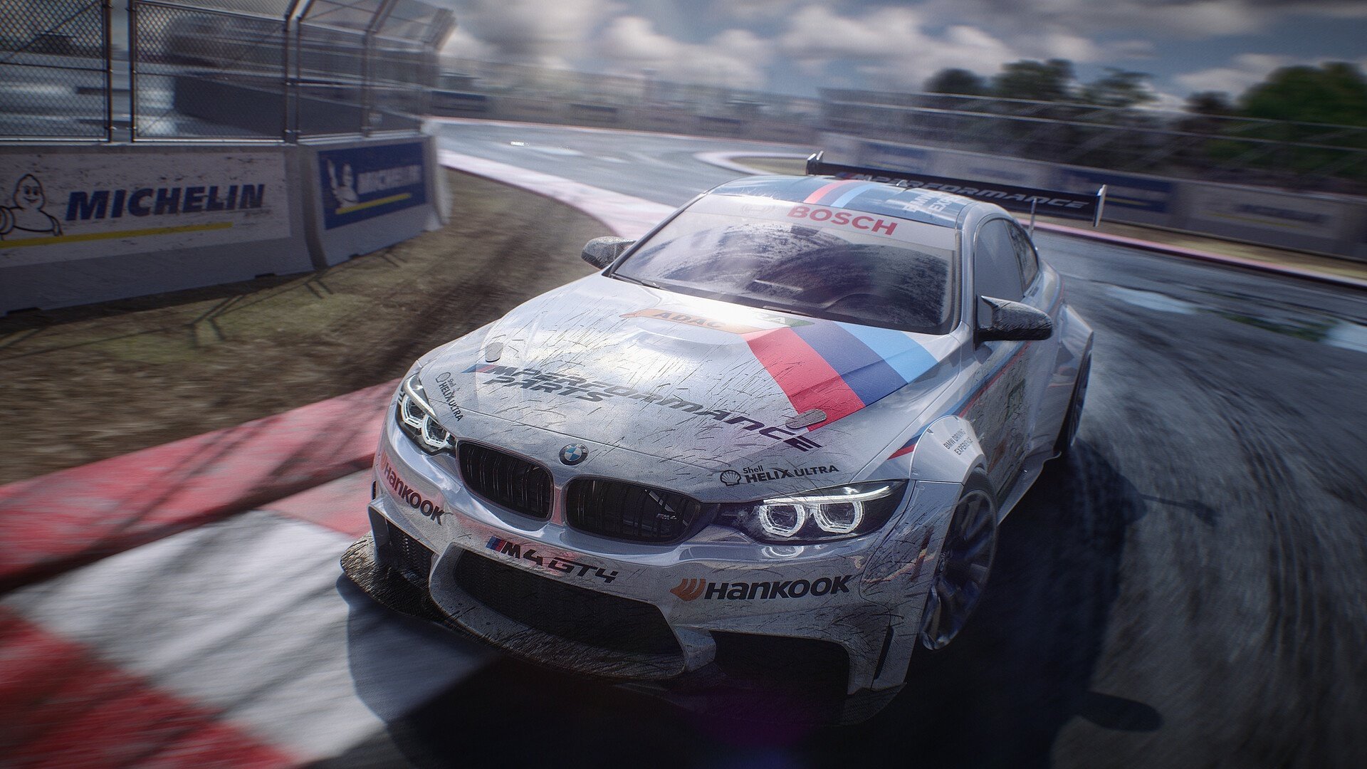 中国选手邓雅文在巴黎奥运会资格系列赛上海站小轮车自由式女子公园赛决赛中表现出色。