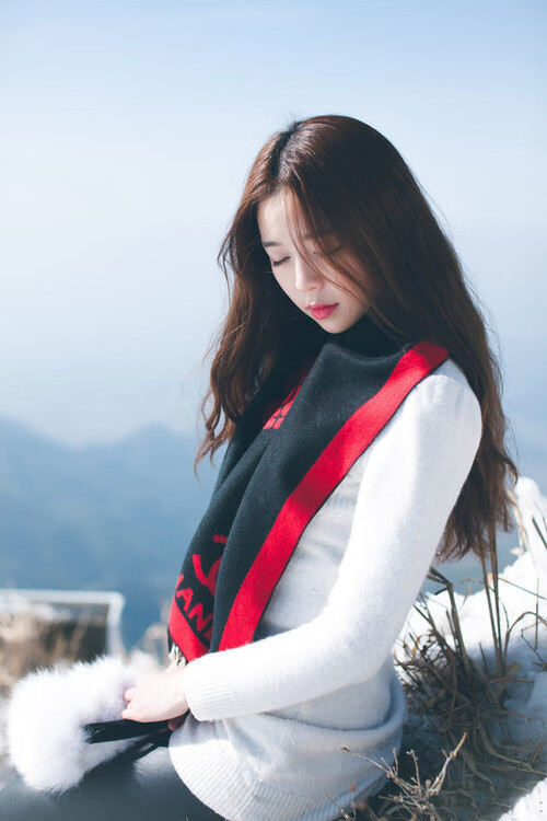 新加坡骑手Rachael Leong在Jumping World Challenge中获得总冠军，展现出色骑术。