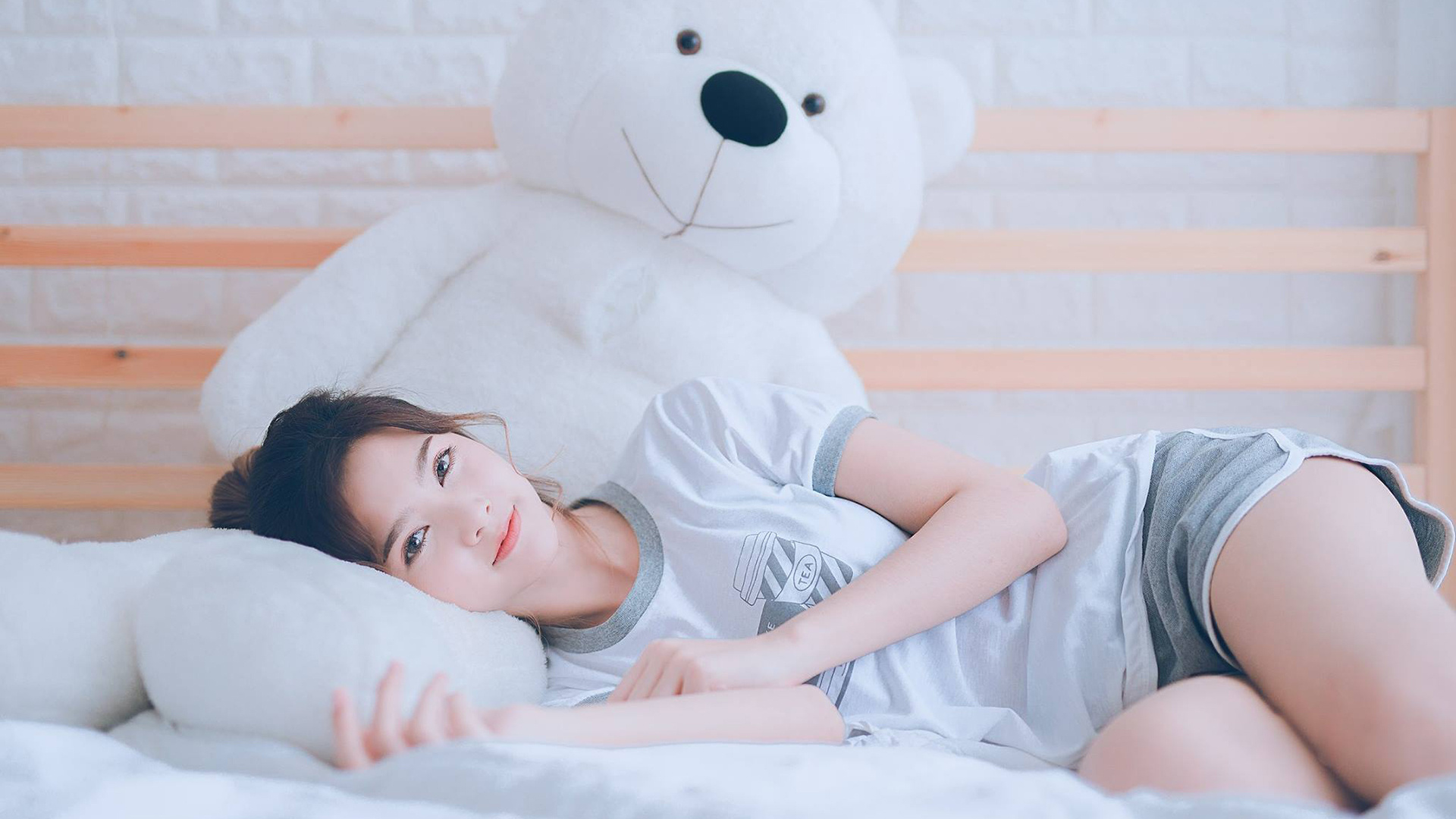 西布朗维奇主场大胜汉姆联，球队四连胜，近期表现实力突显，西布朗维奇对曼城