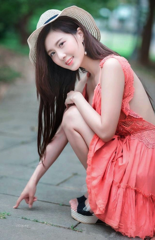 国际足球奖项年度盛典隆重举行，明星球员纷纷获奖表彰，世界足球奖项