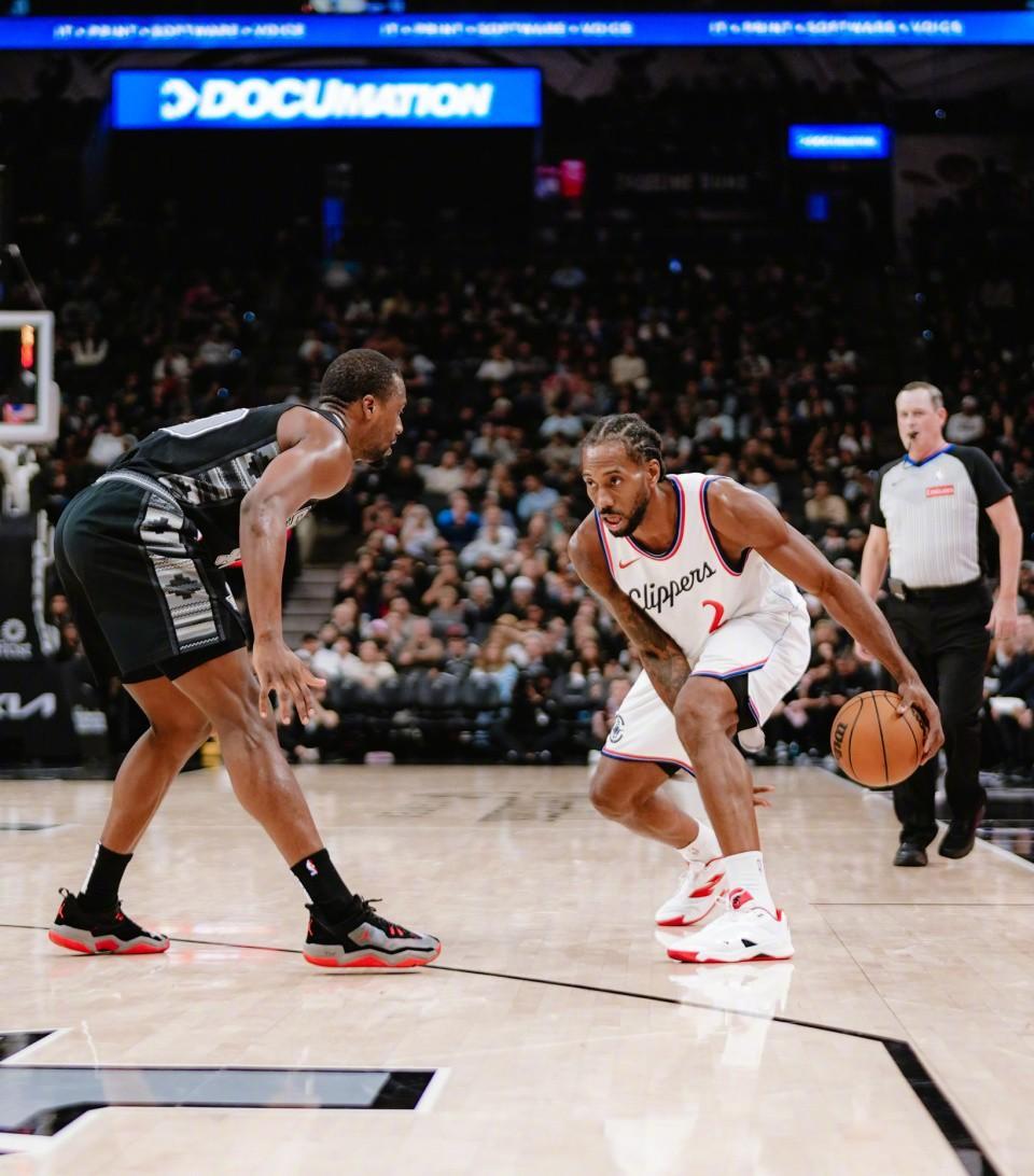 关于开云体育:战术分析:快船队如何利用莱昂纳德和乔治的个人能力,创造进攻机会?的信息 关于开云体育:战术分析:快船队如何利用莱昂纳德和乔治的个人能力,创造进攻机会?的信息